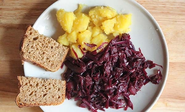 Rotkohl. Rezepte von Salaten und zweiten Gerichten 04