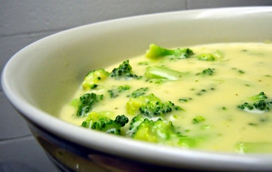 Brokkoli-Gemüsesuppe-Rezept. Wie man Diätsuppe kocht, für ein Kind? 02