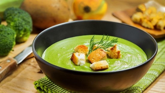 Brokkoli-Gemüsesuppe-Rezept. Wie man Diätsuppe kocht, für ein Kind? 04