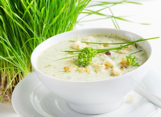 Brokkoli-Gemüsesuppe-Rezept. Wie man Diätsuppe kocht, für ein Kind? 05