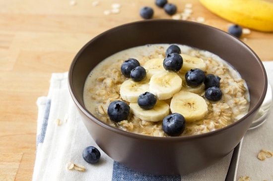 Gentlemen Brei: Nutzen und Schaden von Haferflocken, Kalorienbrei auf Wasser und Milch, Kochrezepte 06