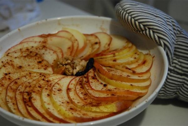 Äpfel in der Mikrowelle gebacken. Koch- und Rezeptfunktionen 02