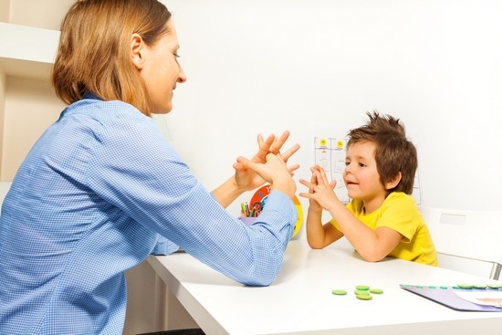 Autismus bei Kindern: Zeichen und erste Symptome der Pathologie 04