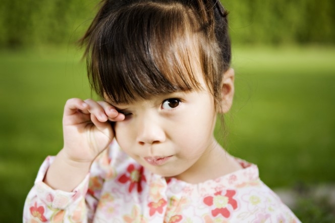 Feine Augen in einem Kind: Gründe. Als umfassende Augen zu behandeln? 02