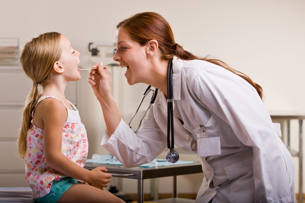 Wie man Adenoide bei Kindern behandeln? Symptome und mögliche Folgen der Krankheit 03