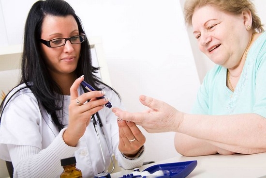 Wie man Anzeichen von Diabetes in der Zeit an einer Frau im Alter von 50 identifiziert? 01