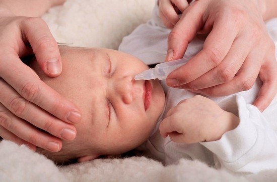 Das Baby hat eine Nase: Wie man behandelt und was man vor der Ankunft des Arztes tun soll? 02