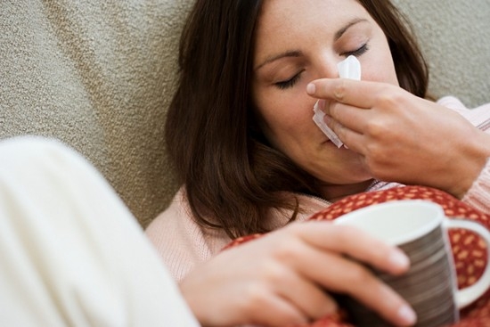 Grüner Snot in einem Erwachsenen: Behandlung und mögliche Gründe für ihr Erscheinungsbild 01