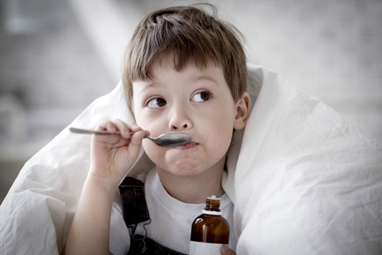 Paracetamol-Dosierung für Kinder: Anweisungen zur Verwendung des Arzneimittels in Tabletten, Kerzen und Suspensionen bei Temperaturen 02