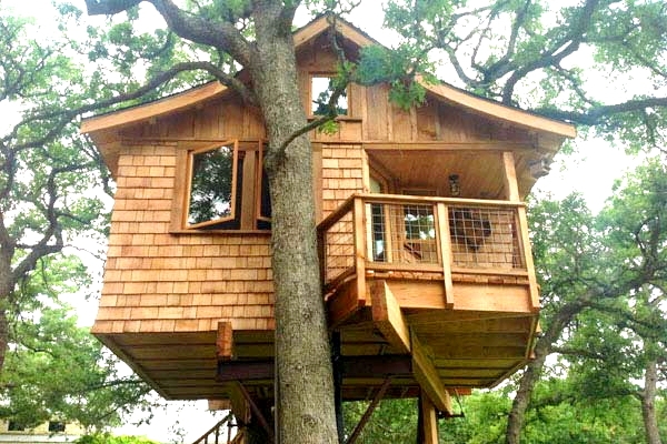 Haus auf einem Baum mit den eigenen Händen. Schritt für Schritt Herstellung 01