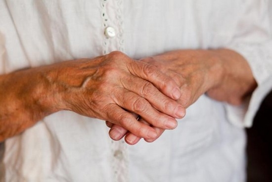 Behandlung von Arthritis Finger Hände zu Hause Salben, Volksmittelmittel 01