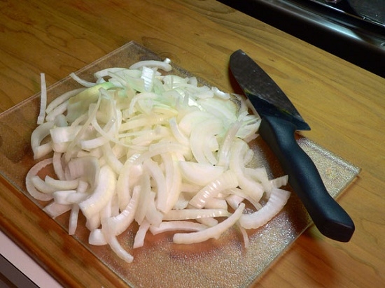 Rinderleber: Nutzen und Schaden, Produktkalorien. Wie man schmackhafte Rindfleischleber mit Bogen braten? 05