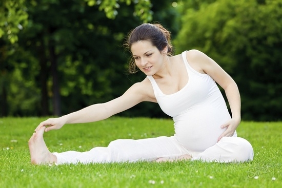 Yoga für schwangere Frauen 1 Trimester: Eine Reihe von Übungen und Grundregeln für ihre Umsetzung 01