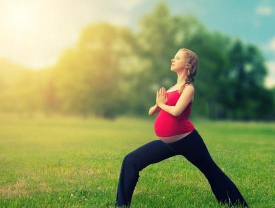 Yoga für schwangere Frauen 1 Trimester: Eine Reihe von Übungen und Grundregeln für ihre Umsetzung 09