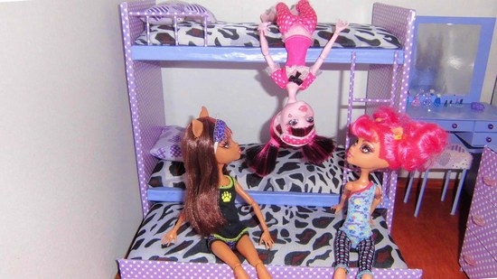 So tun Sie: Bett, Kleiderschrank und andere Möbel für Puppen Monster High Tun Sie es selbst? 01