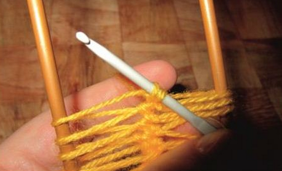 Stricken auf der Gabel von Schals und anderen Produkten: Schemata und Beschreibungen, Meisterklasse für Anfänger 08