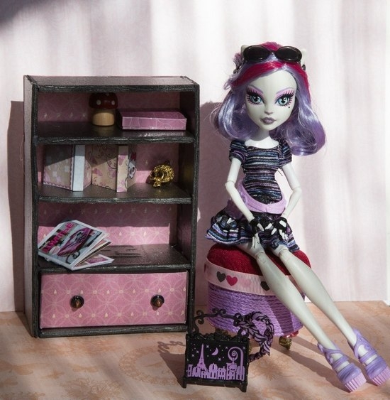 So tun Sie: Bett, Kleiderschrank und andere Möbel für Puppen Monster High Tun Sie es selbst? 03