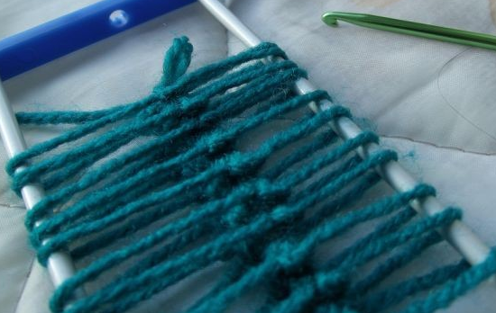 Stricken auf der Gabel von Schals und anderen Produkten: Schemata und Beschreibungen, Meisterklasse für Anfänger 22