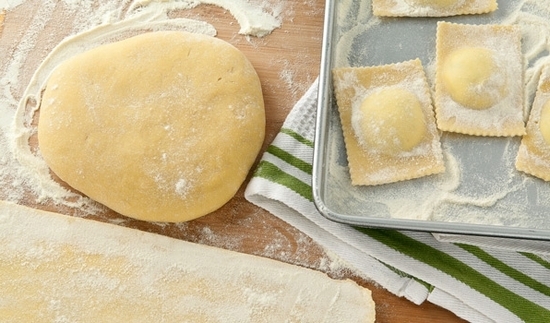 Wie man einen Cookie-Teig für Pasteten im Backofen und Brotmacher kocht? 01