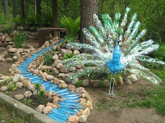 Original Deko Peacock aus Plastikflaschen: Wie man sich selbst macht? 07