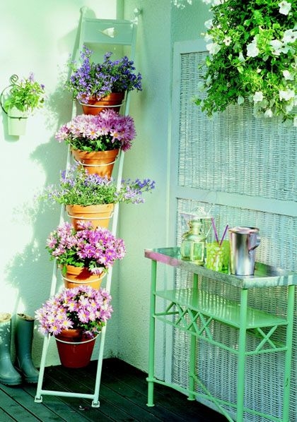 Stehen Sie für Blumen mit Ihren eigenen Händen: machen. So machen Sie Untersetzer für Blumen auf der Fensterbank? 09