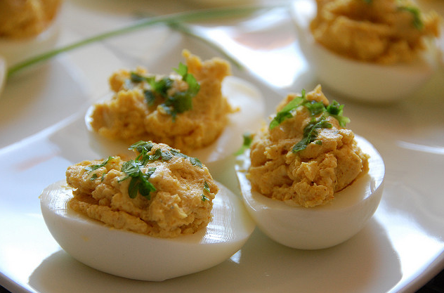 Gefüllte Eier: Rezept. Snacks für den festlichen und zufälligen Tisch 07