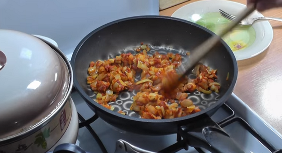 Saltisches Fleischfleisch mit Kartoffeln: Schritt-für-Schritt-Rezept 03