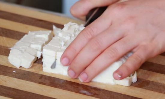 Griechischer Salat mit Feta-Käse: Rezept, Kalorien. Was kann durch FETU ersetzt werden?? 04