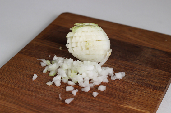 Salat «Schildkröte» mit Hühnchen und Apfel, Walnüssen, Pflaumen und anderen Zutaten 04