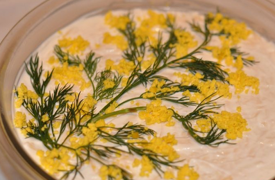 Salat «Mimose» Mit Käse- und Konservenspeisen: eine Vielzahl von Kochoptionen 01