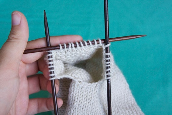 Pullover für den Jungen mit den Stricknadeln: Master-Klasse beim Stricken 13