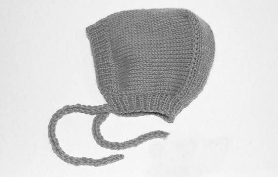 Gestrickte Mütze für Neugeborene mit Stricknadeln: Schemata mit Beschreibungen und Ratschläge erfahrener Handwerker 09