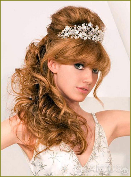 Hochzeitsfrisuren mit dem Diadem 09