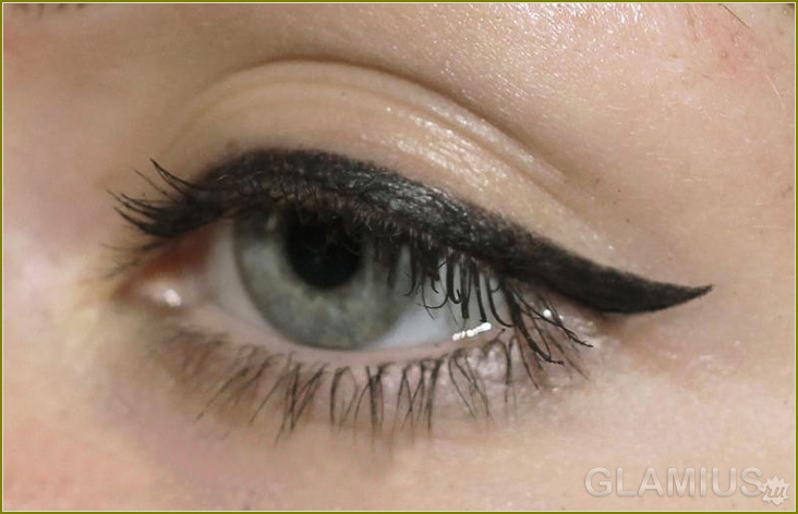 Dauerhaftes Make-up-Auge 08